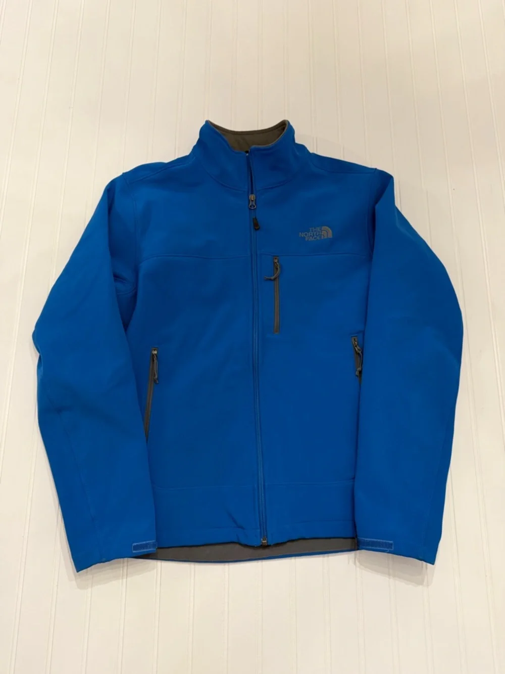 The North‎ Face Men’s Electric Blue Lightweight Jacket Size S